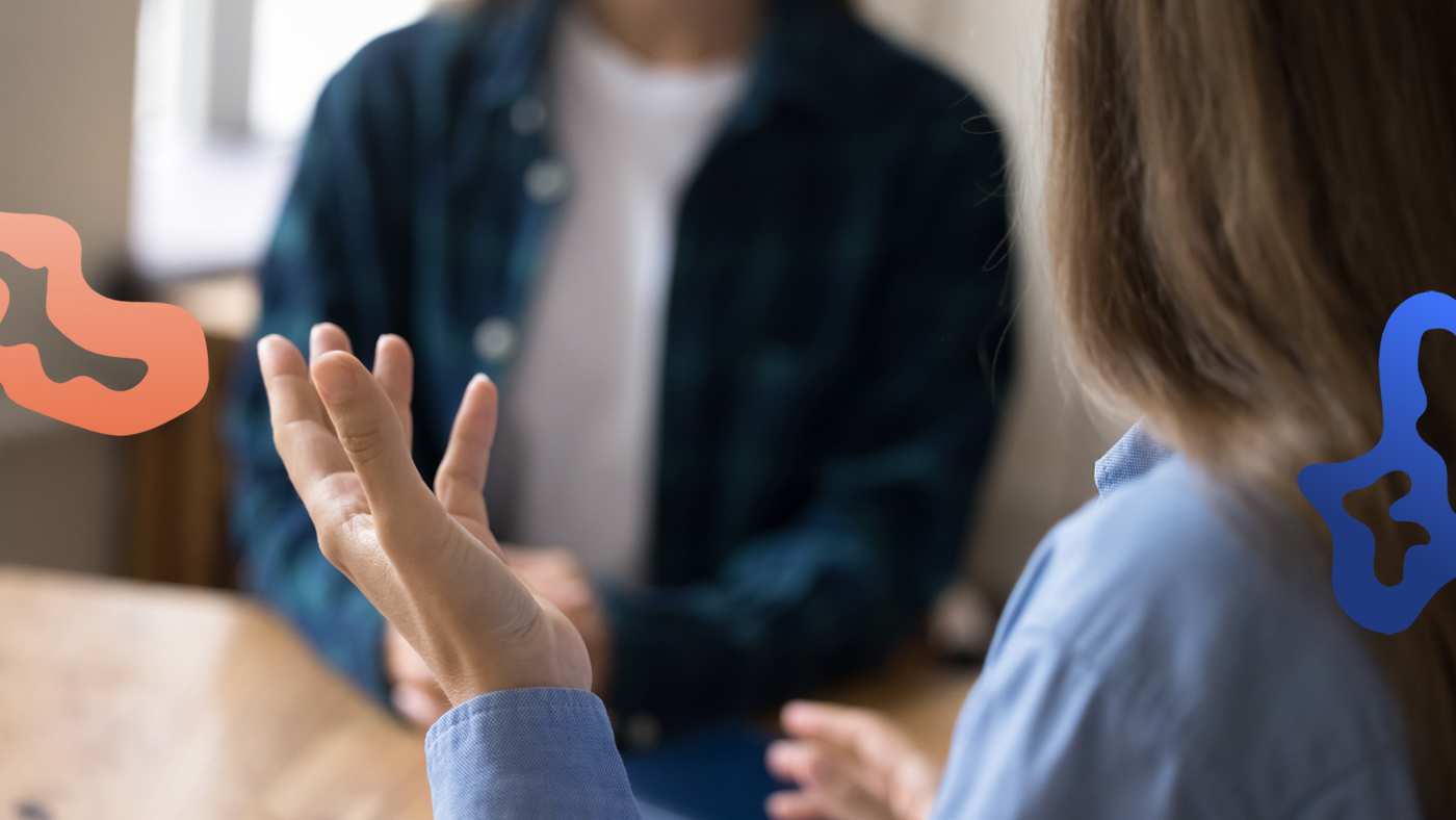 Verksamhetschef har samtal med personal om uppsägning av ett vikariat på ett korrekt sätt